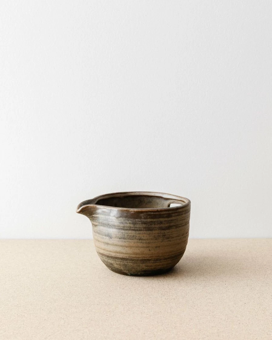"Emmet Ceramic Pouring Bowl – Premium Handcrafted Stoneware for Serving & Entertaining"