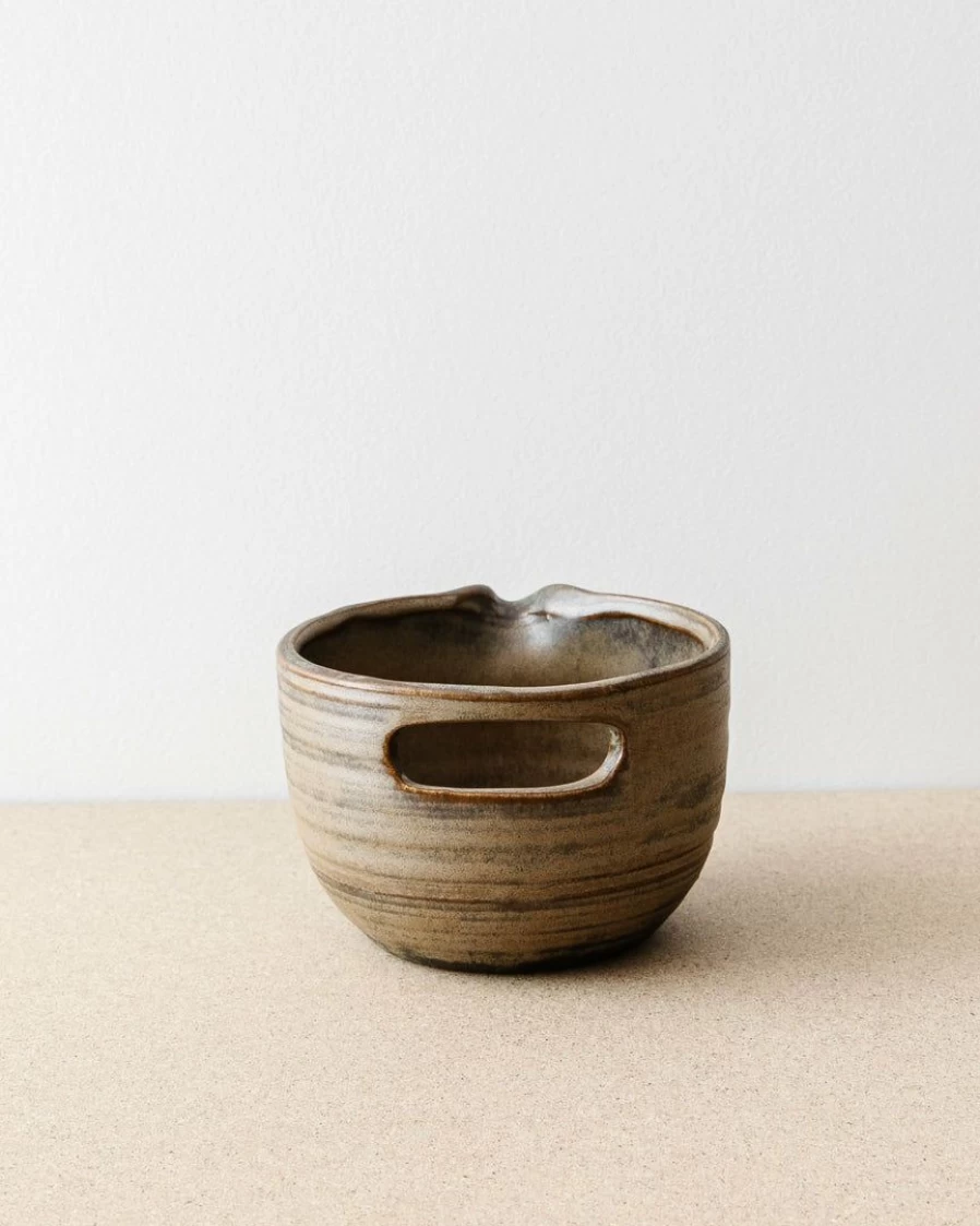 "Emmet Ceramic Pouring Bowl – Premium Handcrafted Stoneware for Serving & Entertaining"