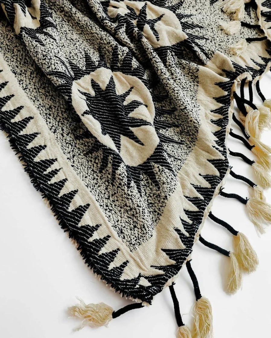 "Bohemian Woven Tassel Throw Blanket – Handmade Decorative Cotton Afghan for Boho Home Decor"