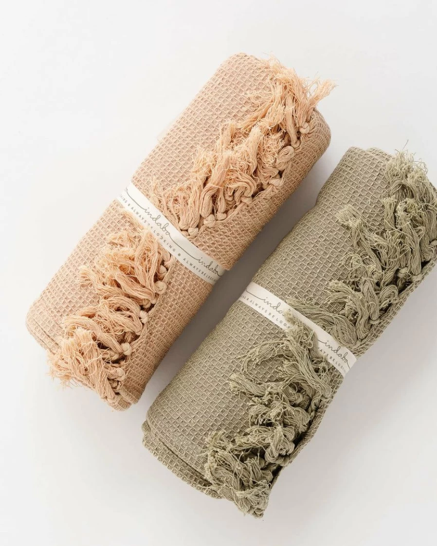 "Premium Cotton Woven Waffle Throw Blanket – Soft & Cozy Indaba Design"