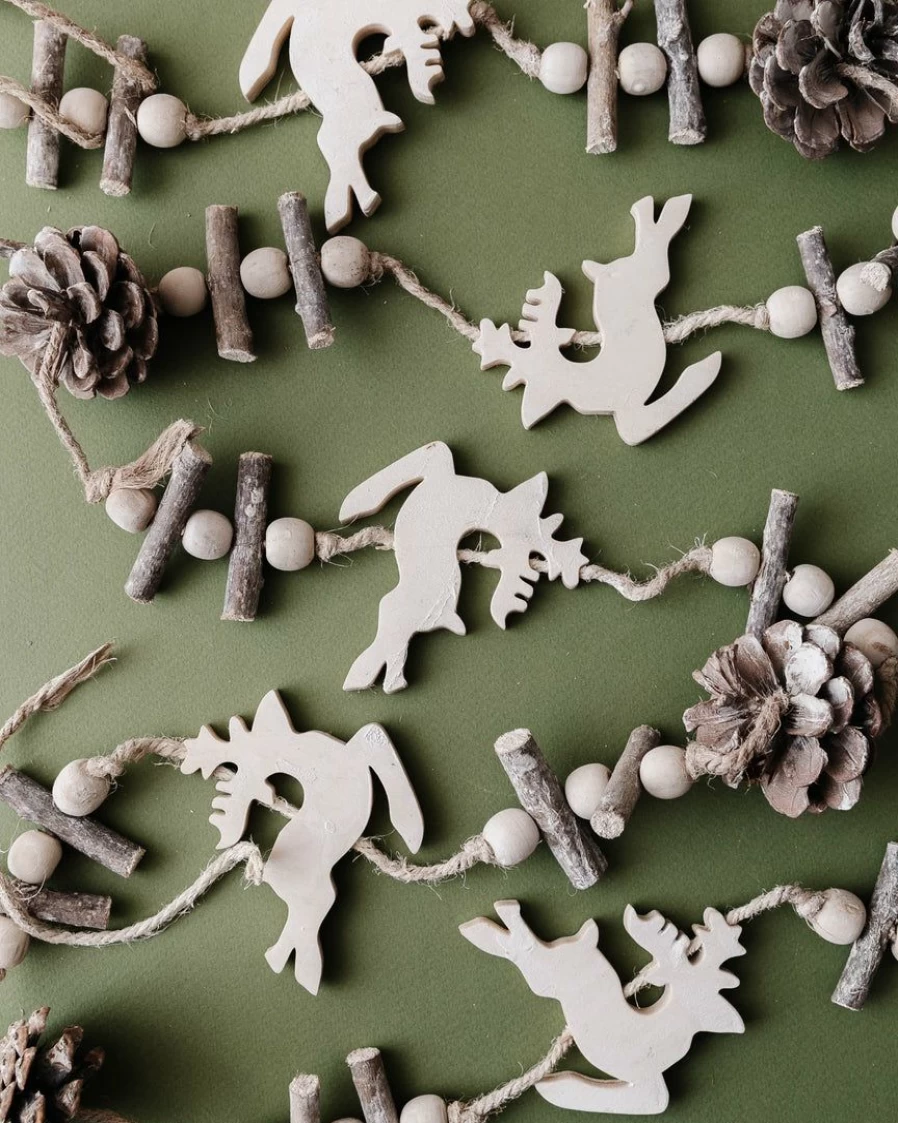 Rustic Deer & Pinecones Wooden Garland for Holiday Decor