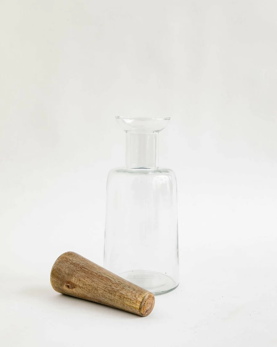 Elegant Glass Decanter with Wooden Stopper for Wine and Spirits – Premium Handcrafted Design