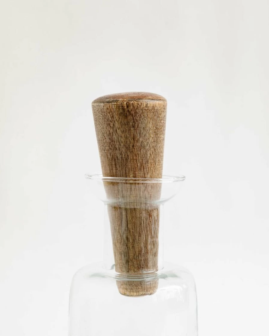 Elegant Glass Decanter with Wooden Stopper for Wine and Spirits – Premium Handcrafted Design