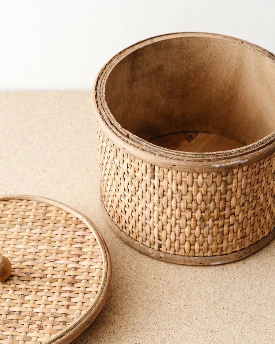 Round Rattan Storage Basket with Lid – Natural Woven Seagrass Organizer for Home Decor