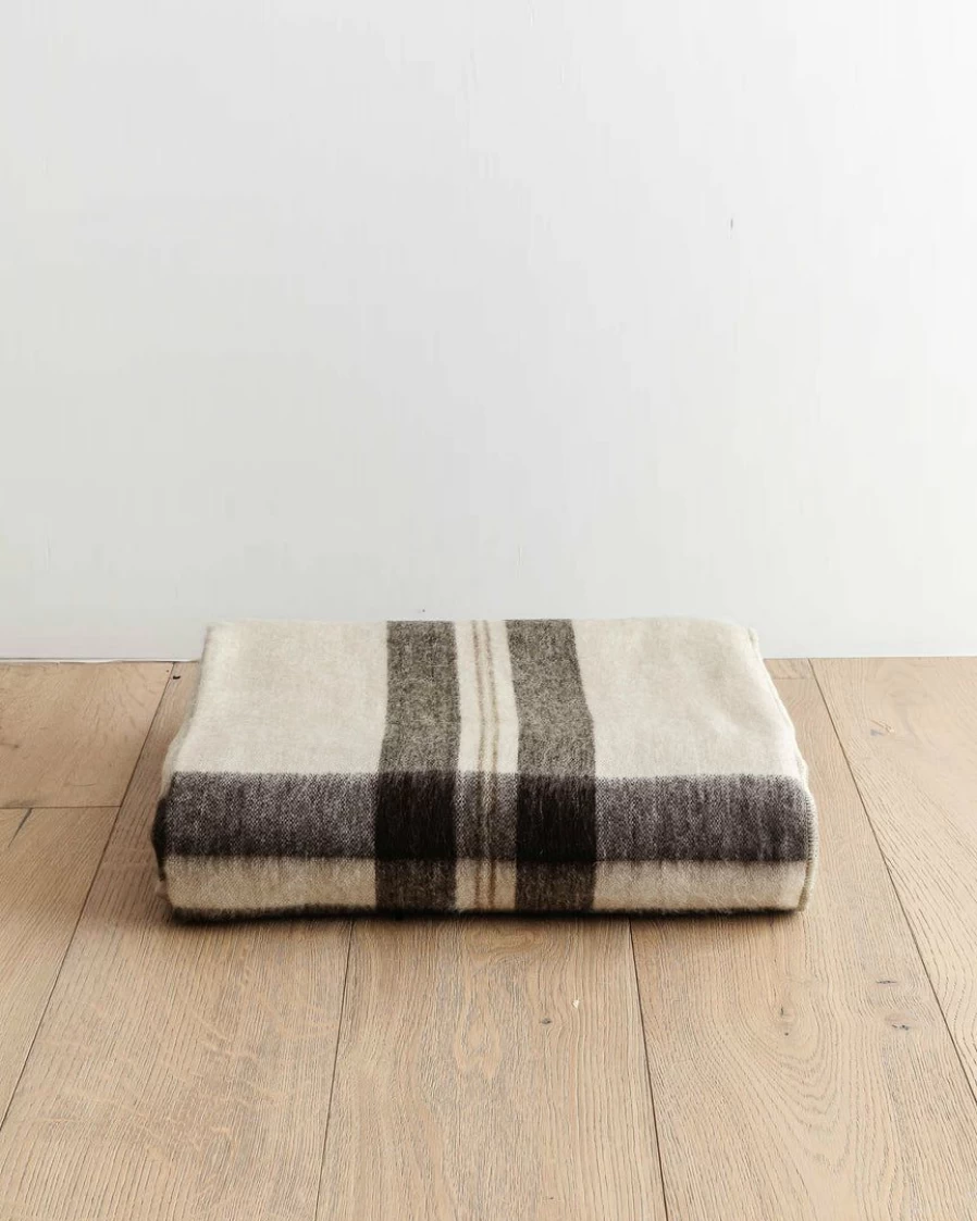 "Soft Alpaca Wool Plaid Bed Blanket - Cozy Throw for All Seasons"