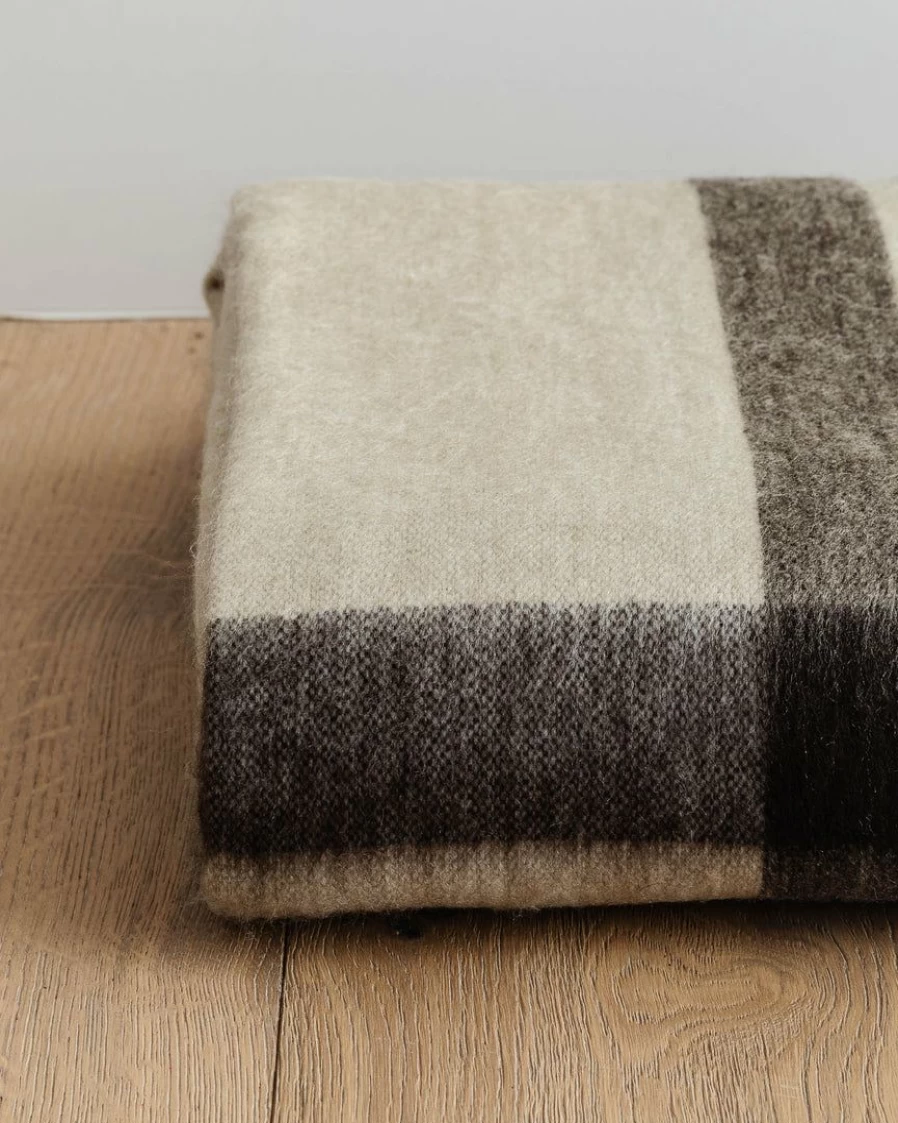 "Soft Alpaca Wool Plaid Bed Blanket - Cozy Throw for All Seasons"