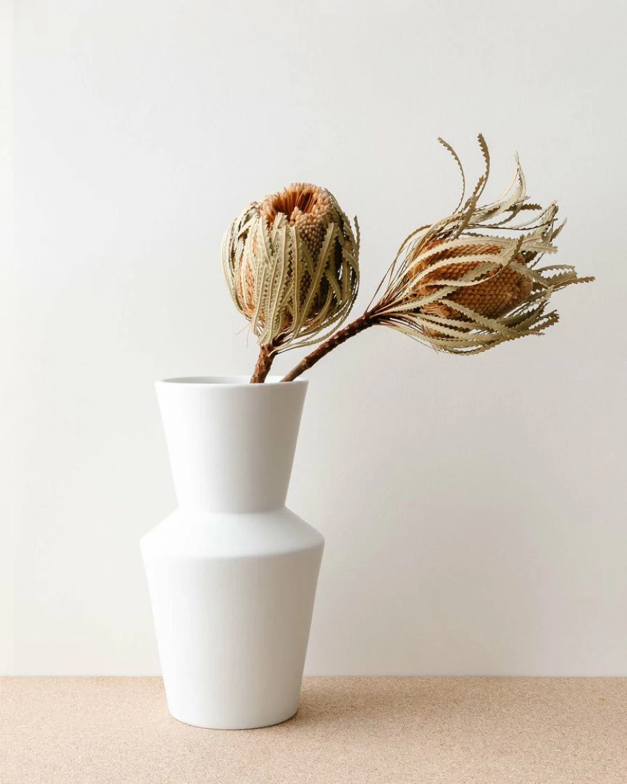 Everyday Ceramic Vase - Handcrafted Modern Home Decor for Flowers & Centerpieces