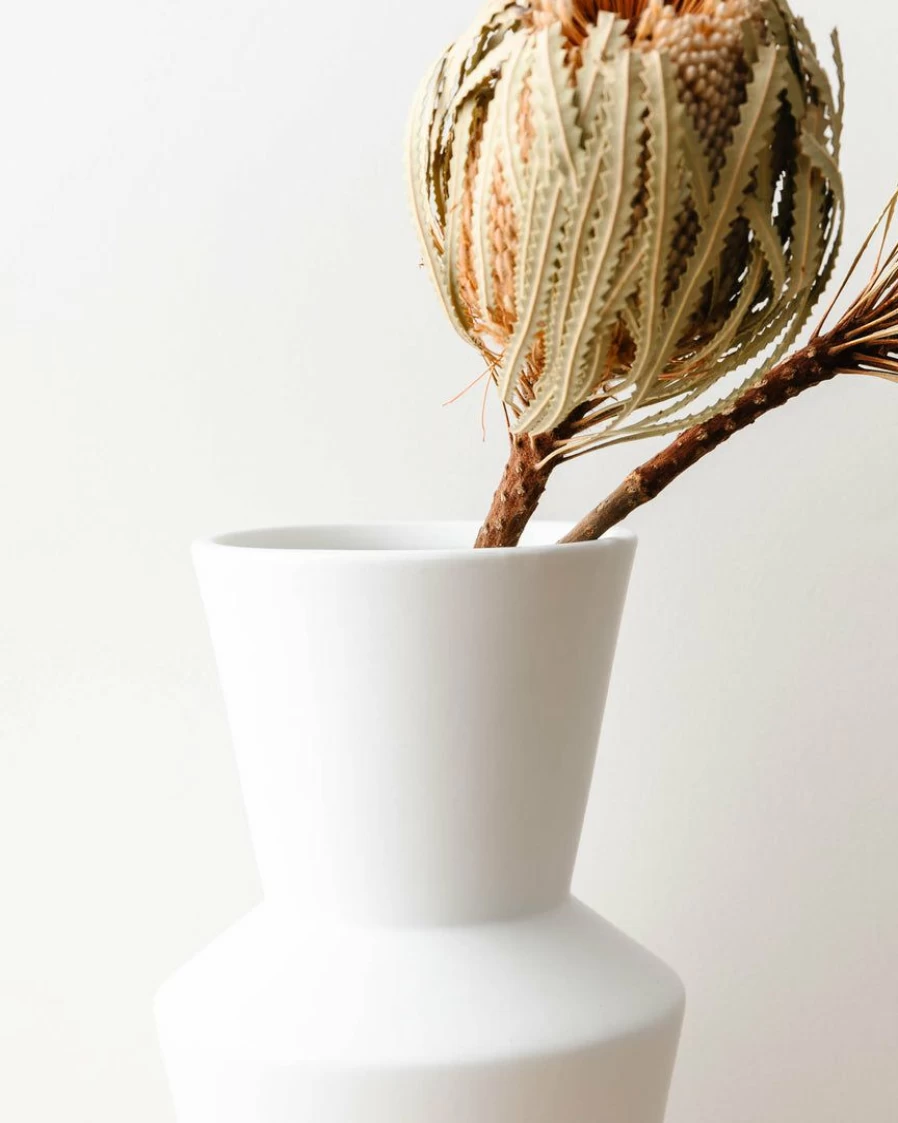 Everyday Ceramic Vase - Handcrafted Modern Home Decor for Flowers & Centerpieces